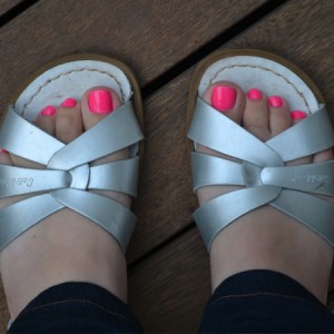 sara-keli-kid-magazine-saltwater-sandals